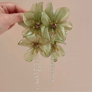 Chic Green Floral Hair Accessory